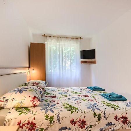 Apartment Stefan พูลา ภายนอก รูปภาพ